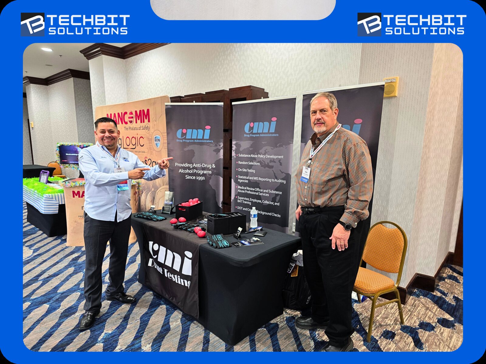 Rudy Vazquez de TechBit Solutions en el stand de CMI Drug Testing en el Seminario de Primavera 2026 de la Asociaci&oacute;n de Camioneros de Texas, en Waco, Texas